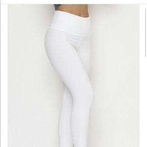 New! Solmi White Yoga Leggings